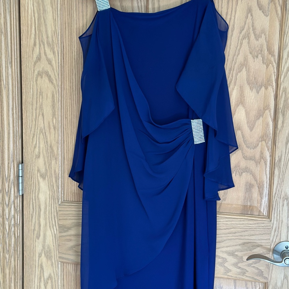 Women’s dress - Picture 4 of 7